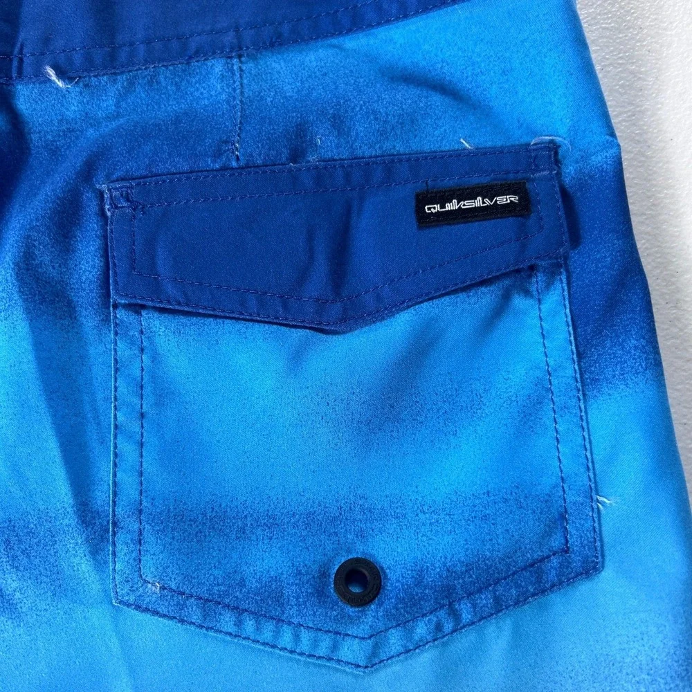 Quiksilver Everyday Fade Youth Boardshorts Size‎ 27 Blue Ombre Swim Trunks NEW